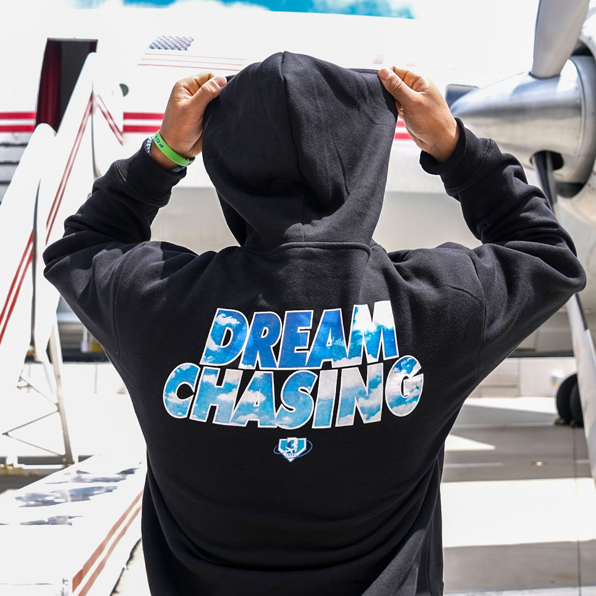 Dream chasing tee, dream chaser youthhoodie